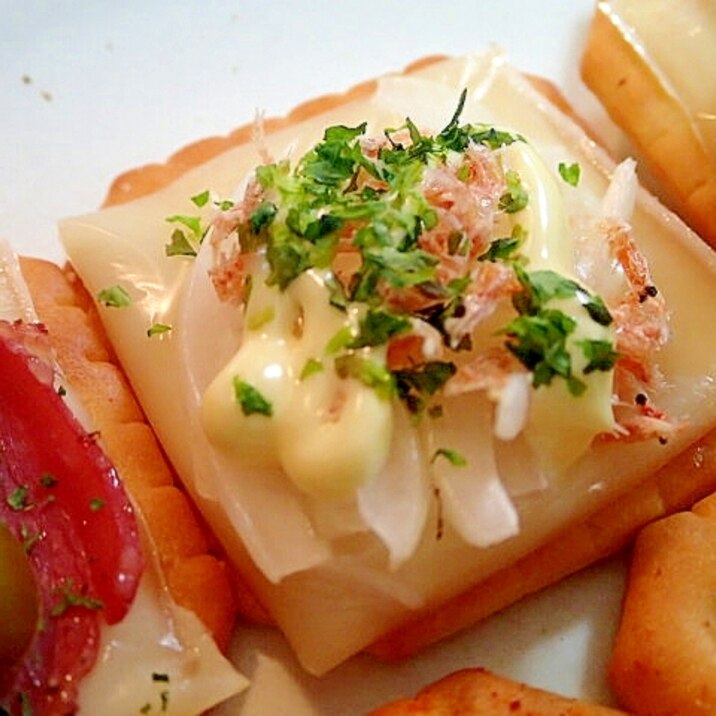 チーズと玉ねぎと花えびの焼きクラッカー レシピ 作り方 By ぷ みぃまま 楽天レシピ チーズと玉ねぎと花えびの焼きクラッカー レシピ 作り方 By ぷ みぃまま 楽天レシピ